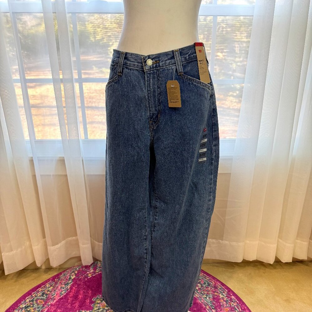 NWT!!! Levi's '94 Baggy Wide Leg women's jeans, size 31x31.